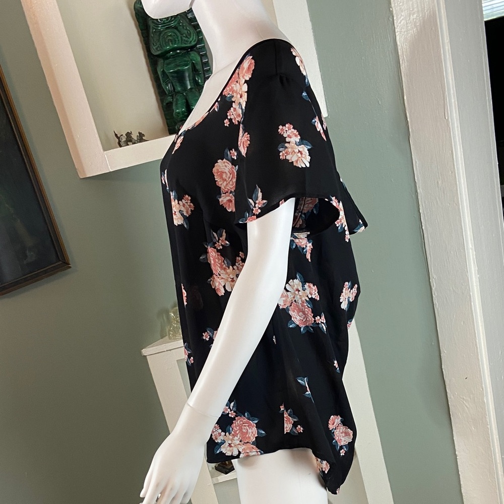 Torrid Semi Sheer Floral Black Top Blouse Shirt Size 00 Draped Back Cutout - Picture 7 of 10